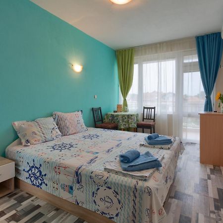 Kazlarov Guest House Kiten  Bagian luar foto