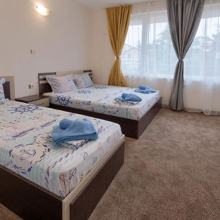 Kazlarov Guest House Kiten  Bagian luar foto