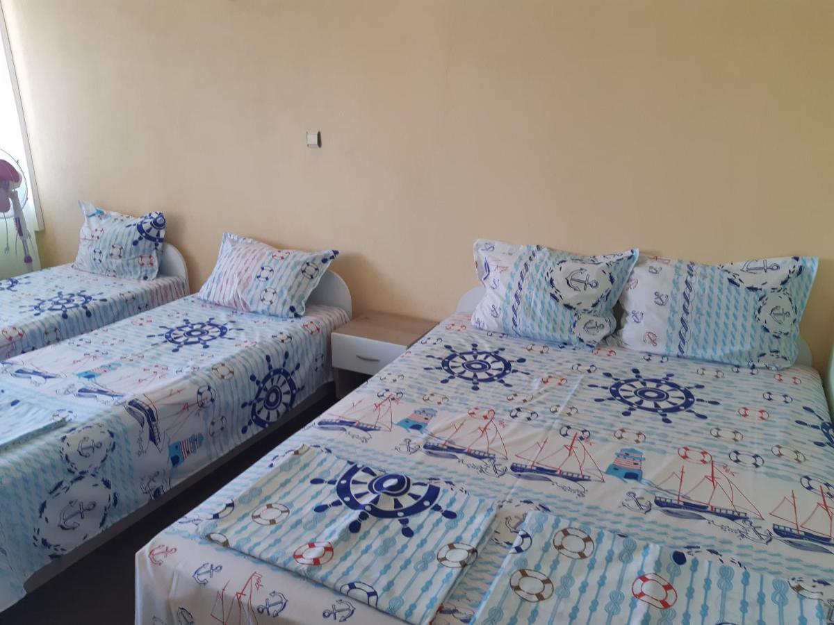 Kazlarov Guest House Kiten  Bagian luar foto