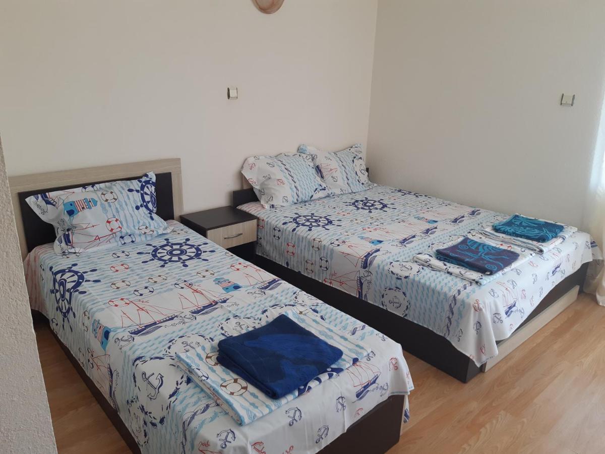 Kazlarov Guest House Kiten  Bagian luar foto
