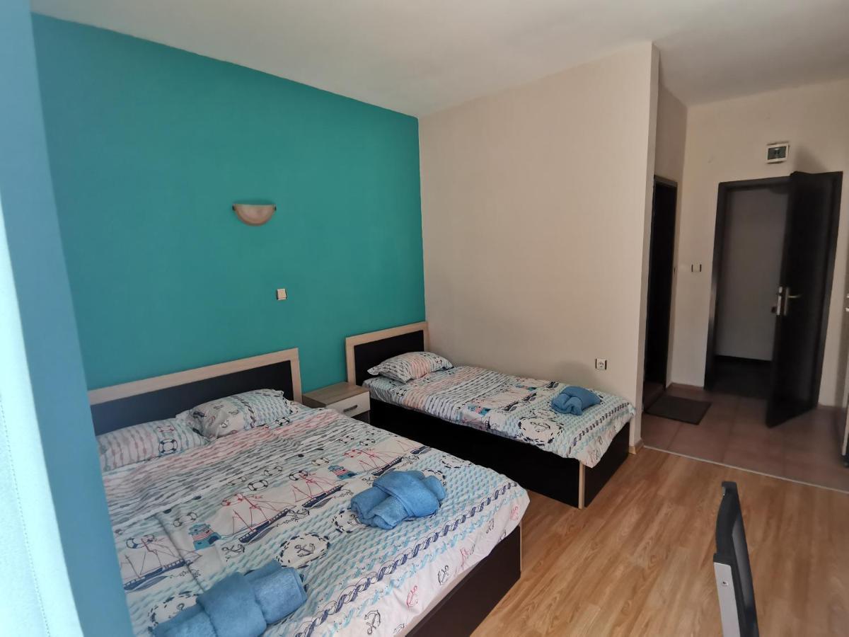 Kazlarov Guest House Kiten  Bagian luar foto