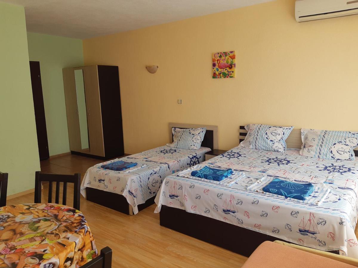 Kazlarov Guest House Kiten  Bagian luar foto