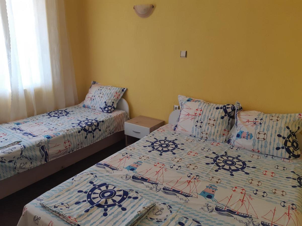 Kazlarov Guest House Kiten  Bagian luar foto