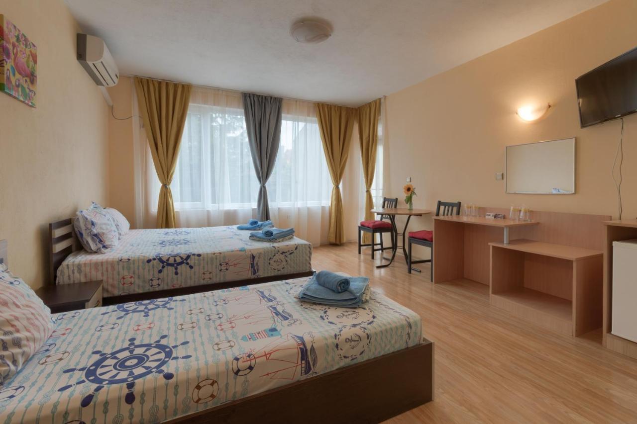 Kazlarov Guest House Kiten  Bagian luar foto