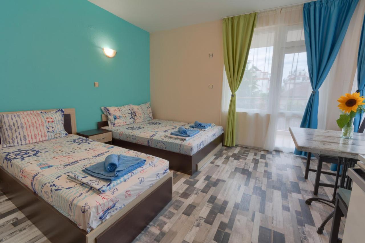 Kazlarov Guest House Kiten  Bagian luar foto