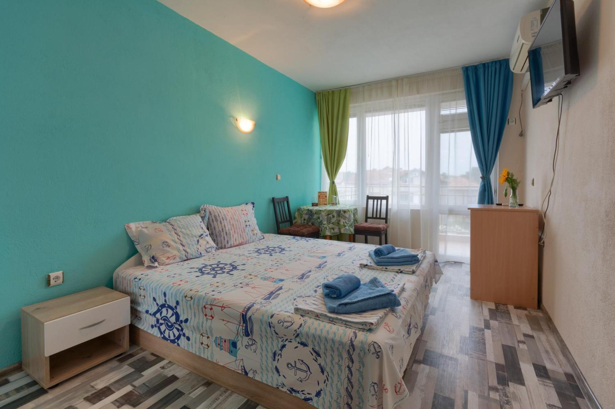 Kazlarov Guest House Kiten  Bagian luar foto
