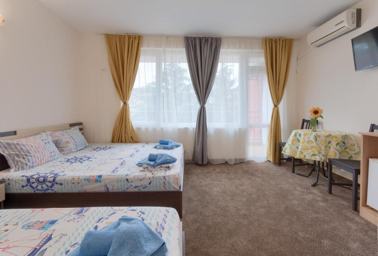 Kazlarov Guest House Kiten  Bagian luar foto