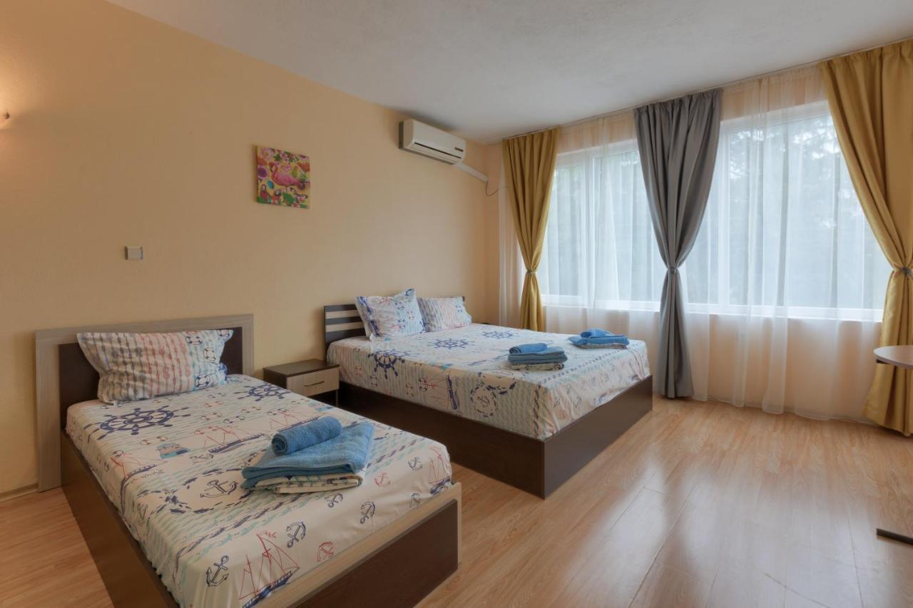 Kazlarov Guest House Kiten  Bagian luar foto