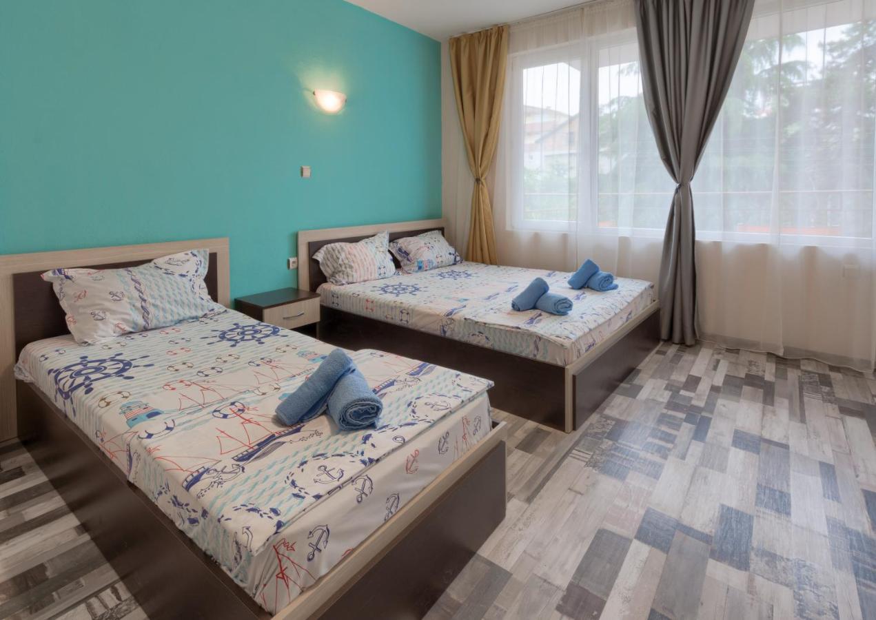 Kazlarov Guest House Kiten  Bagian luar foto