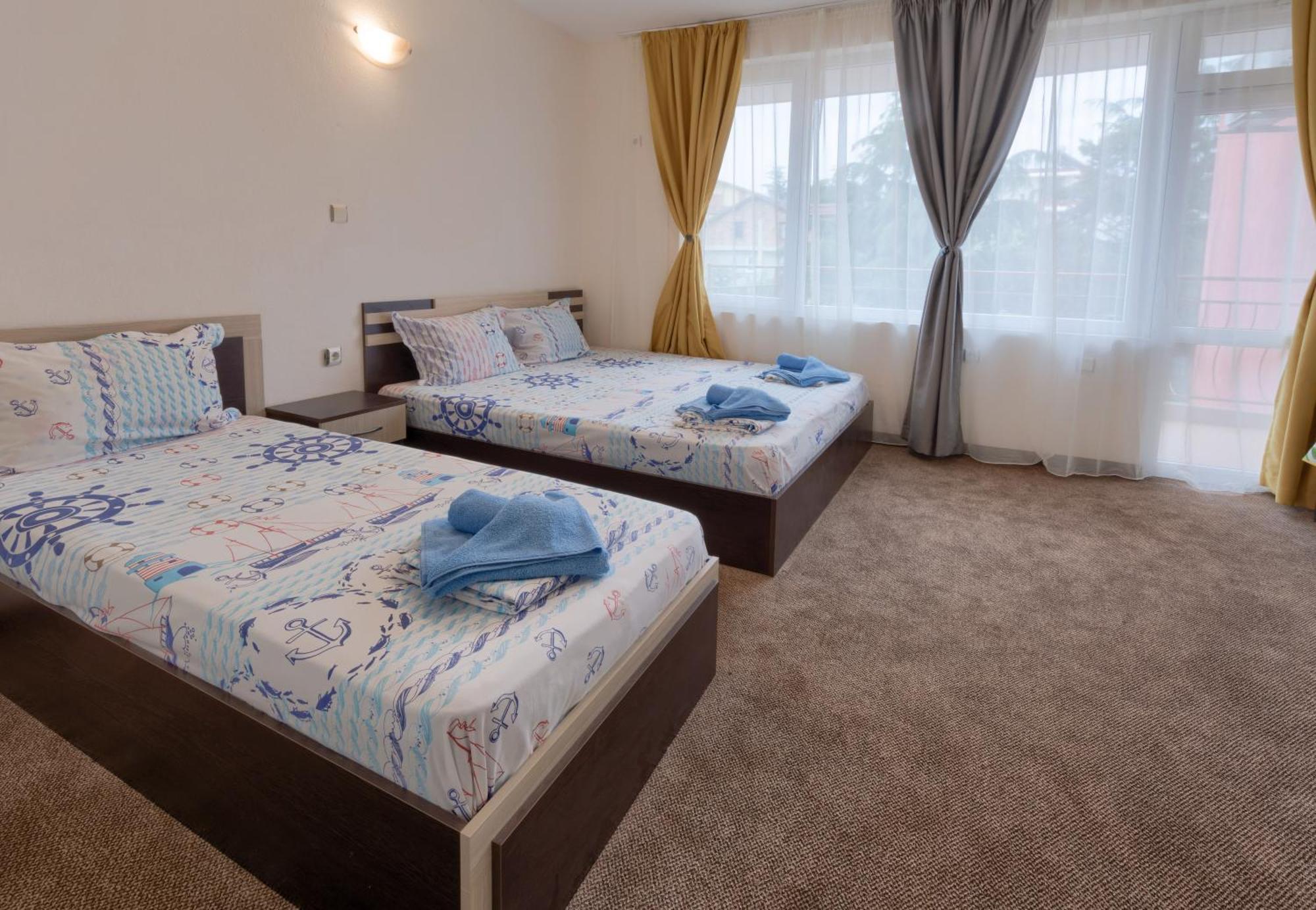 Kazlarov Guest House Kiten  Bagian luar foto