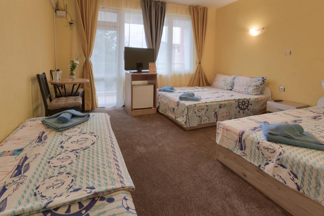 Kazlarov Guest House Kiten  Bagian luar foto