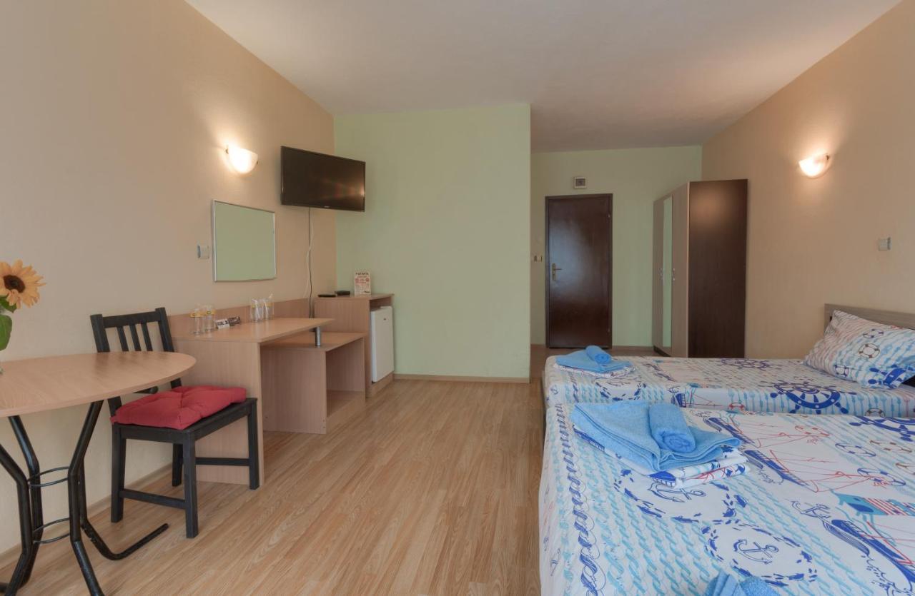 Kazlarov Guest House Kiten  Bagian luar foto