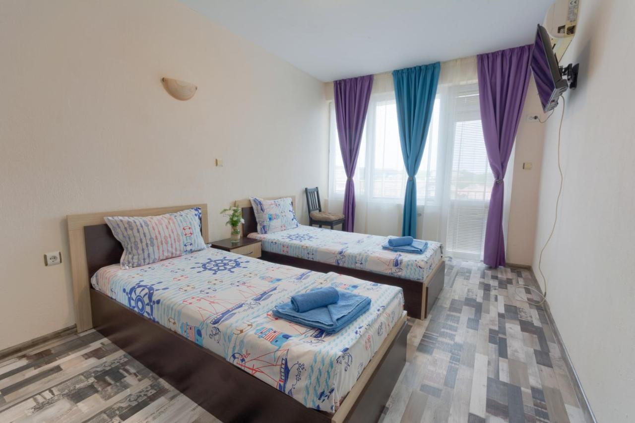 Kazlarov Guest House Kiten  Bagian luar foto