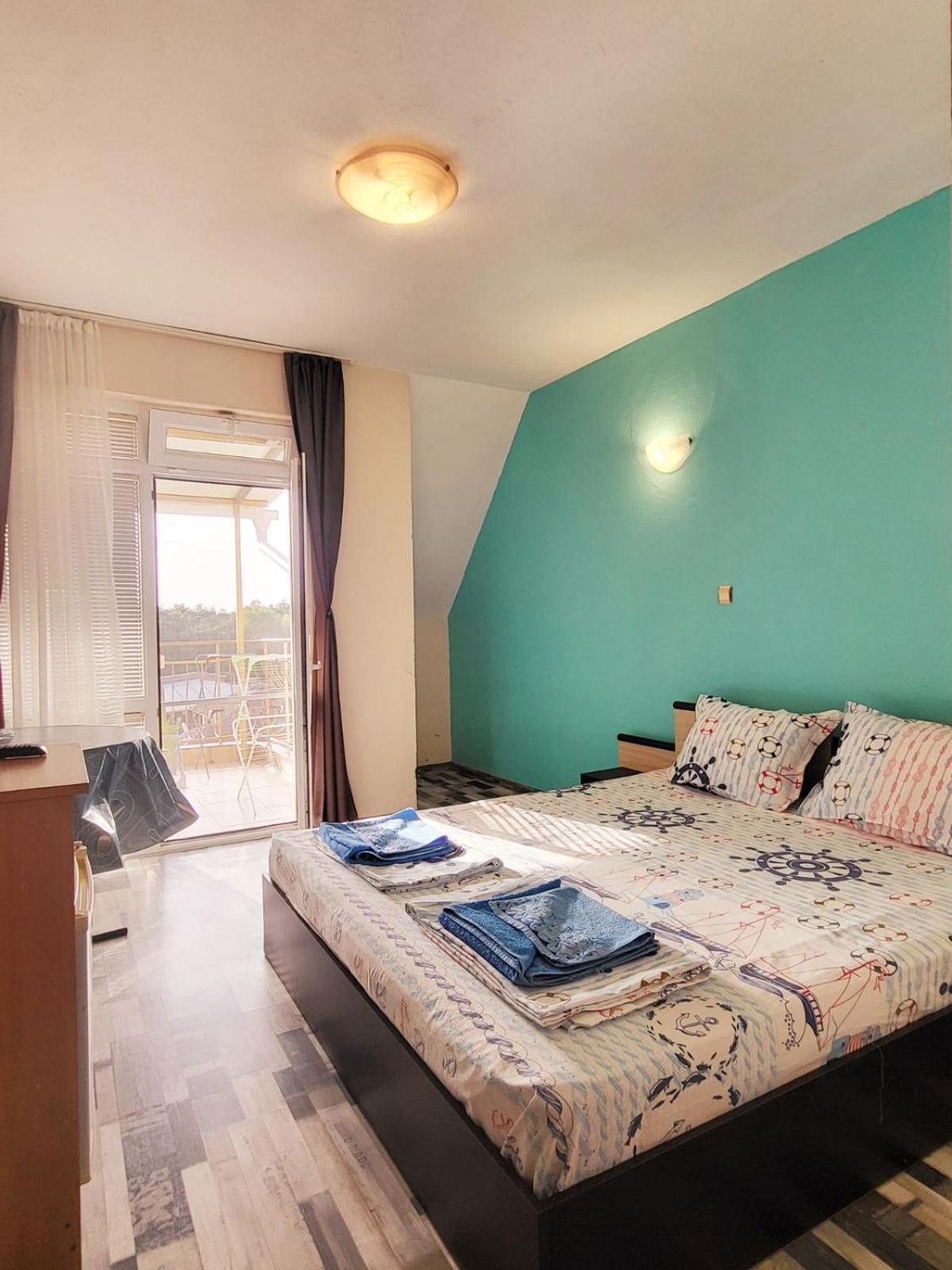 Kazlarov Guest House Kiten  Bagian luar foto