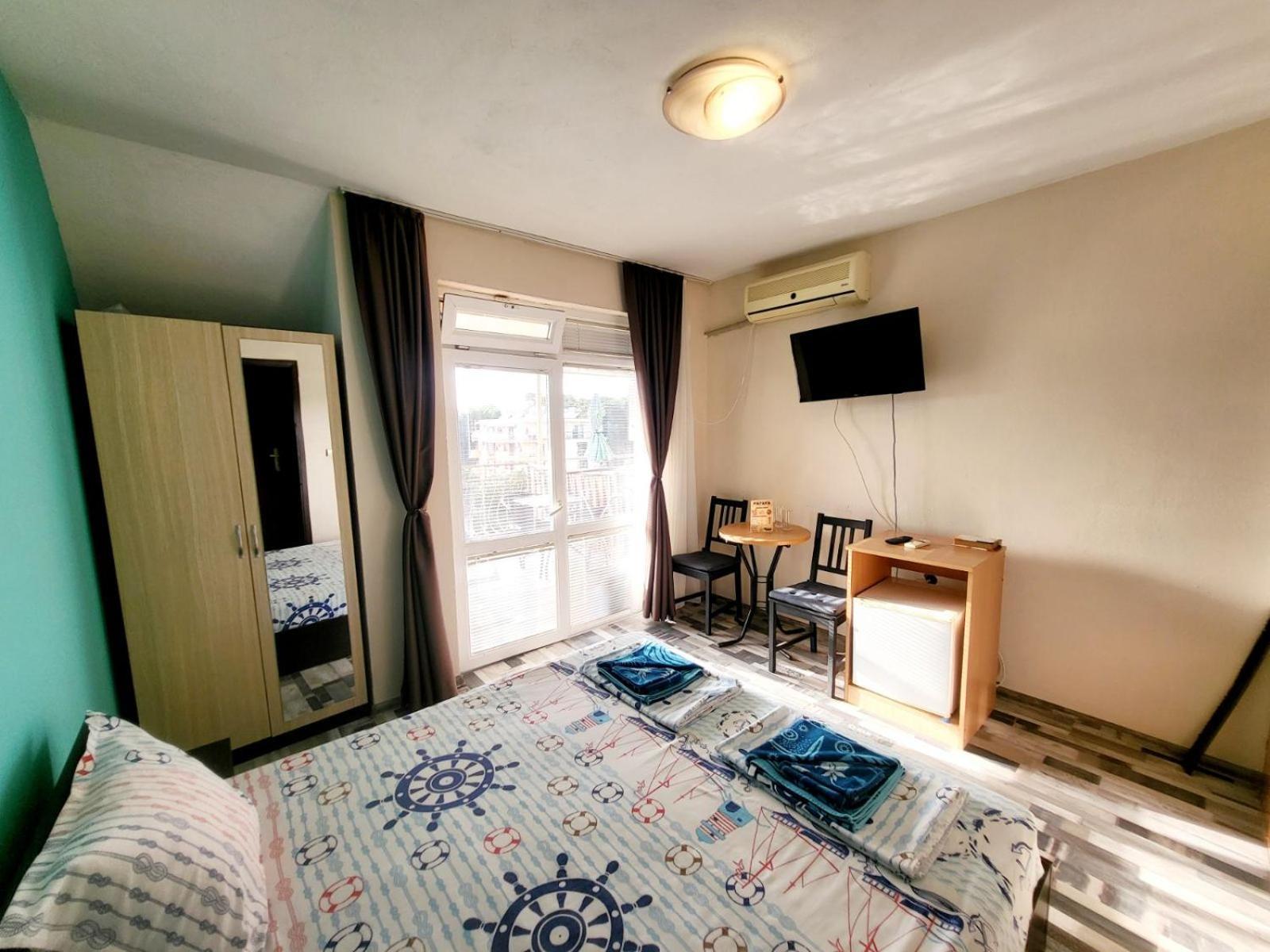 Kazlarov Guest House Kiten  Bagian luar foto