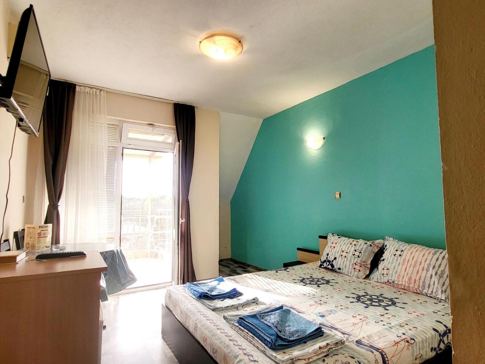 Kazlarov Guest House Kiten  Bagian luar foto