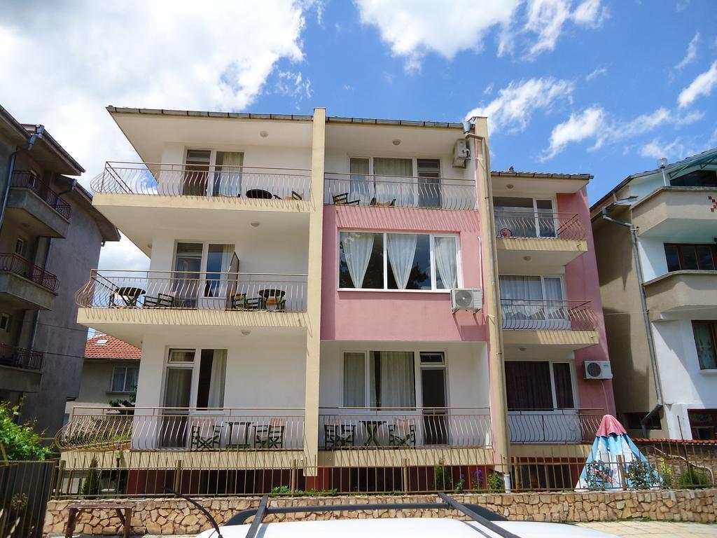 Kazlarov Guest House Kiten  Bagian luar foto