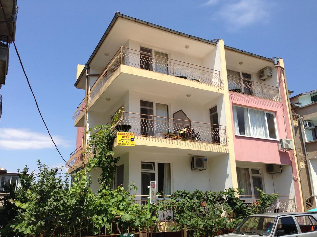Kazlarov Guest House Kiten  Bagian luar foto